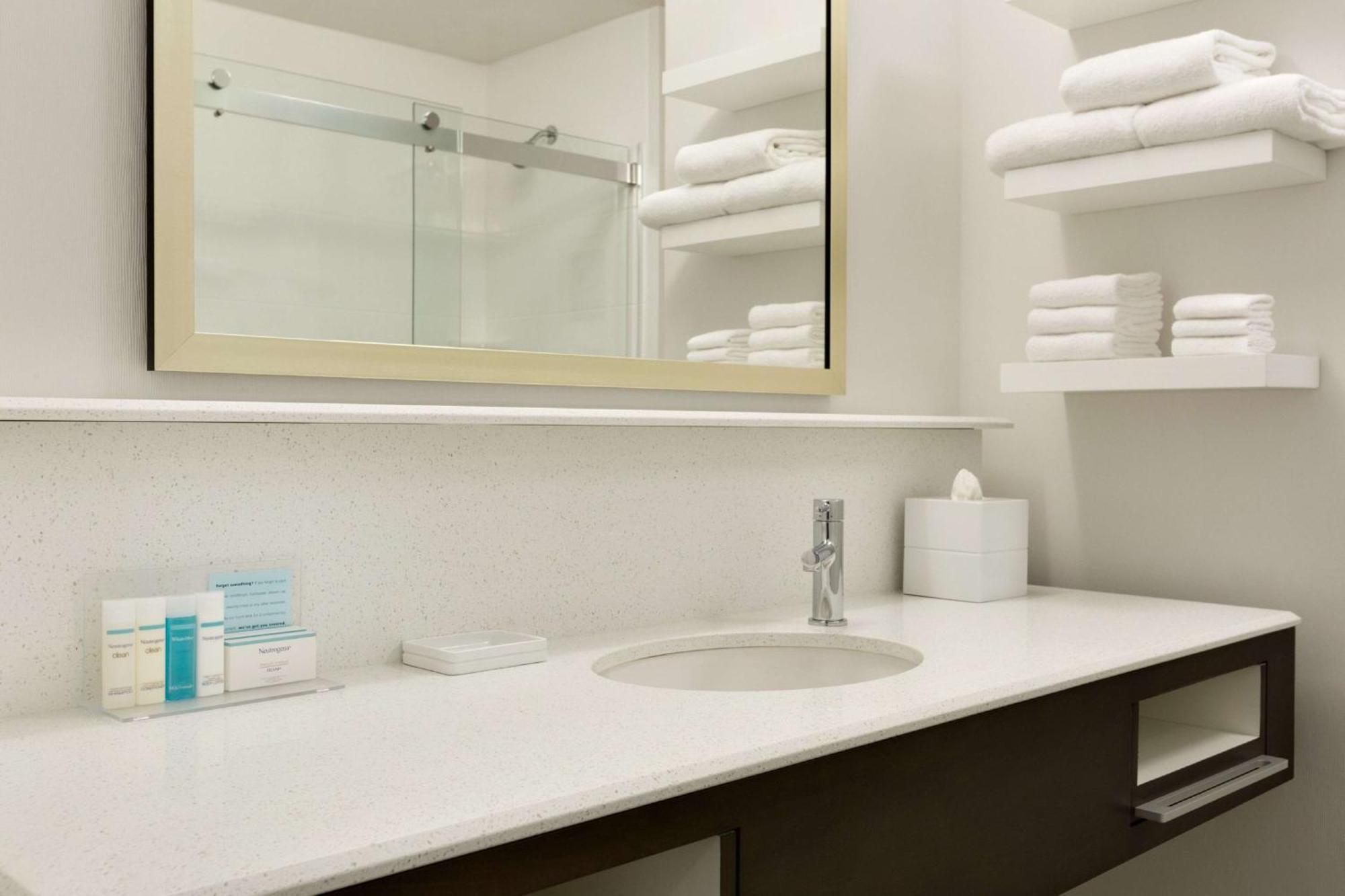Hampton Inn By Hilton North Olmsted Cleveland Airport Экстерьер фото