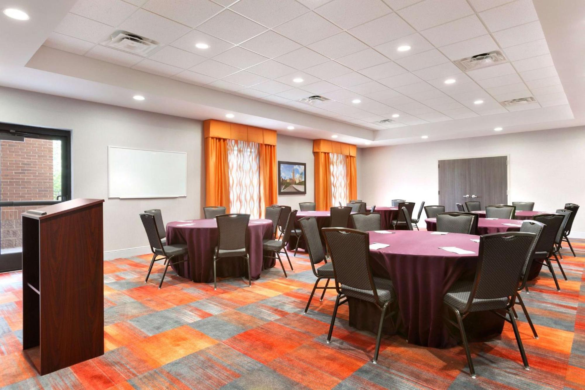 Hampton Inn By Hilton North Olmsted Cleveland Airport Экстерьер фото