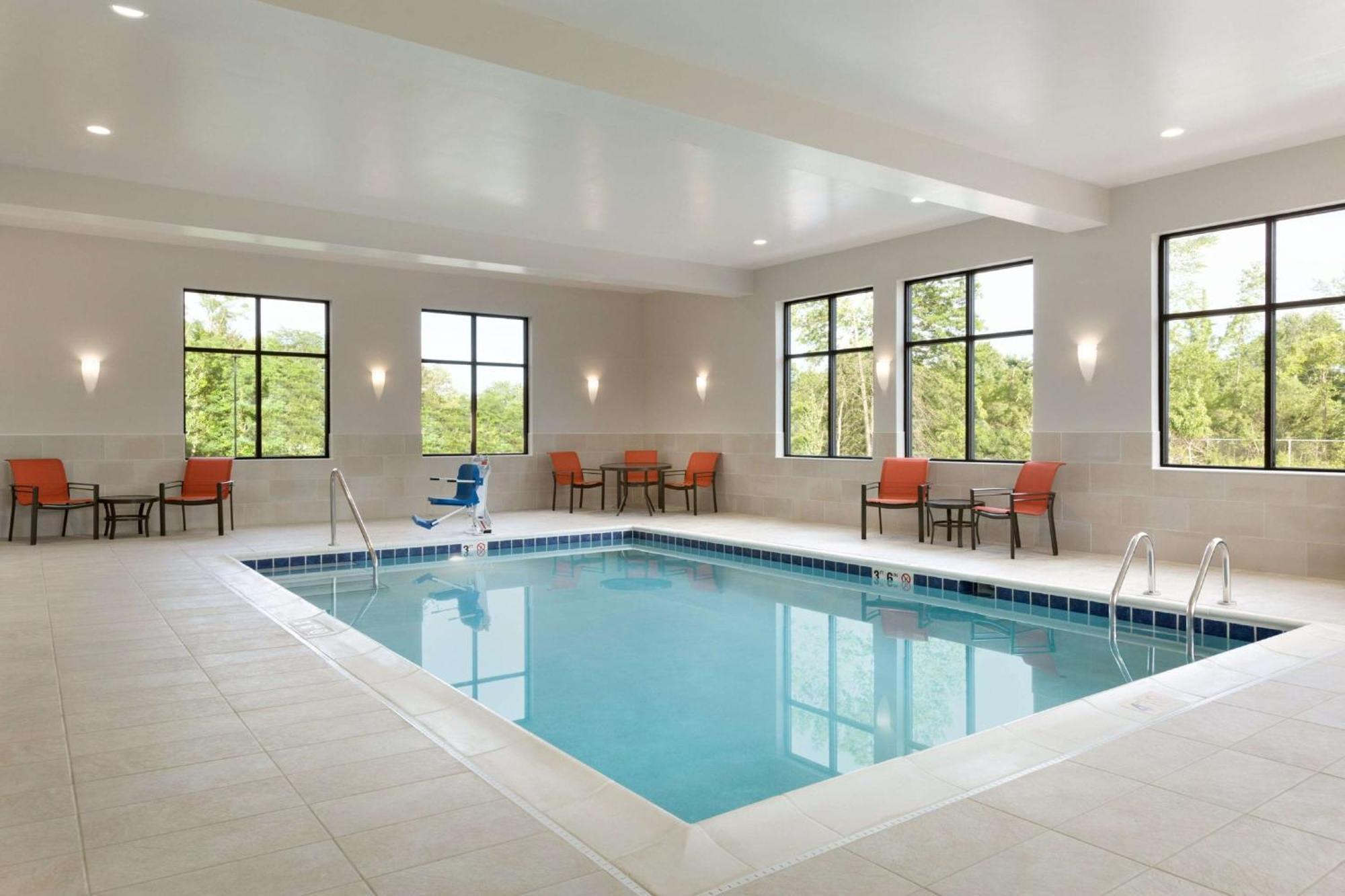 Hampton Inn By Hilton North Olmsted Cleveland Airport Экстерьер фото